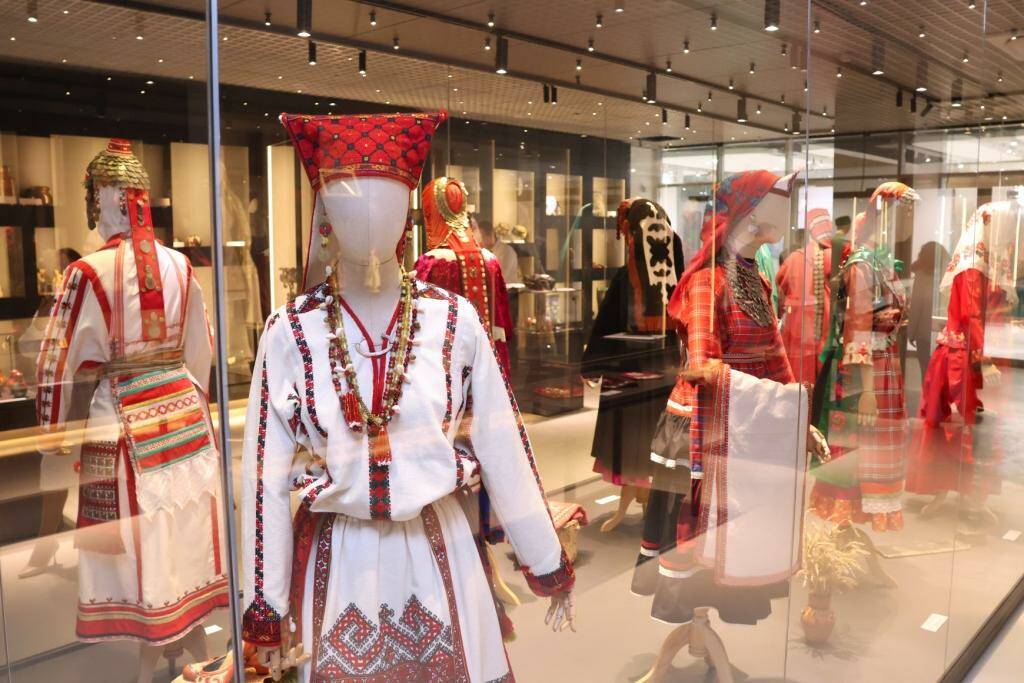 Выставка костюмов народов России